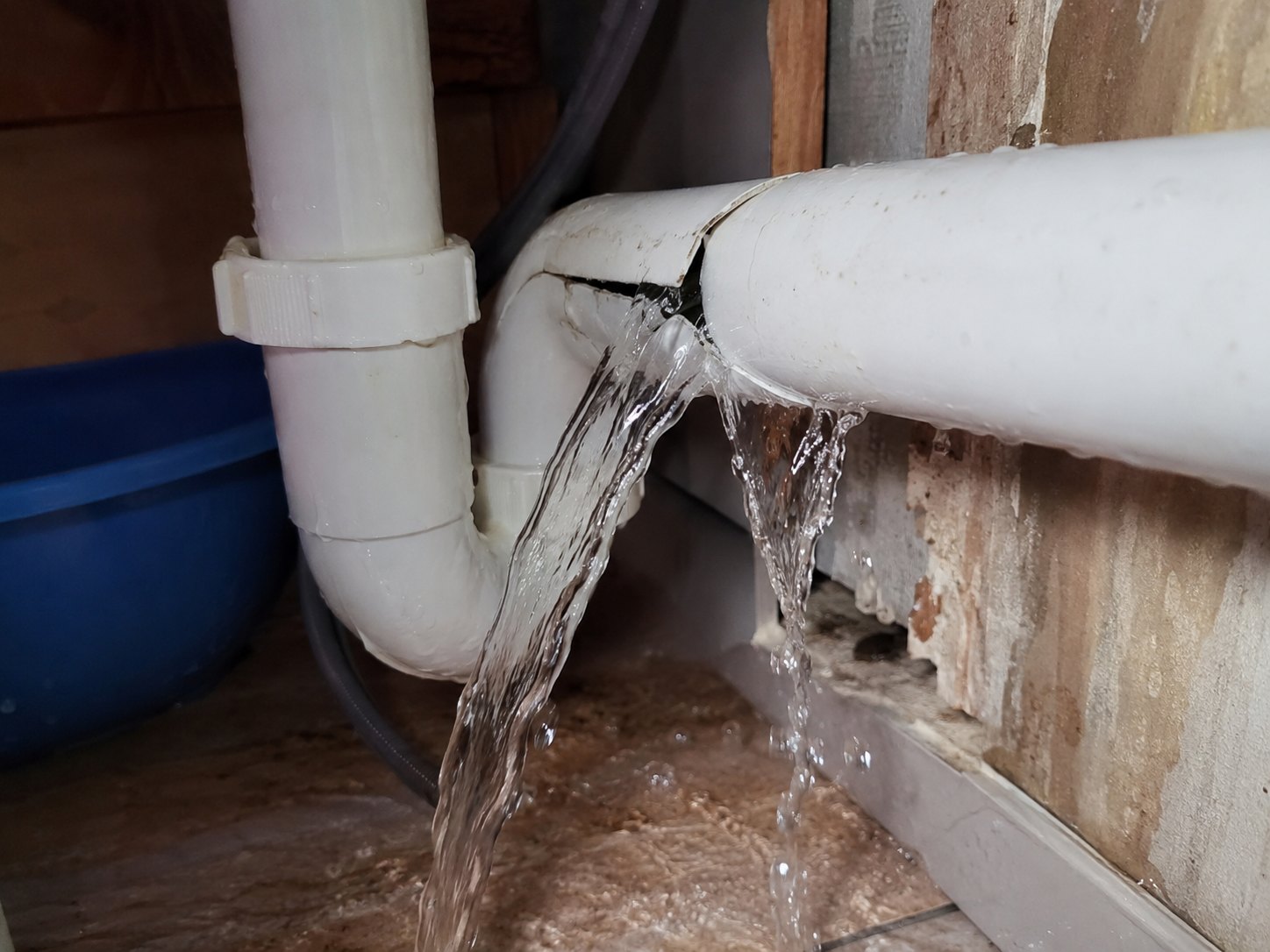 Leaking pipe cleanup in Gainesville Georgia